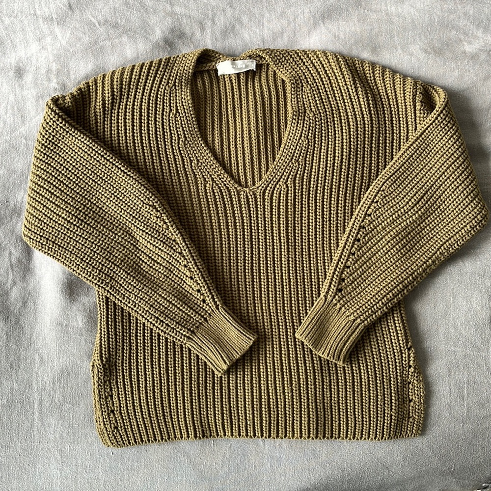 Everlane olive sweater - S